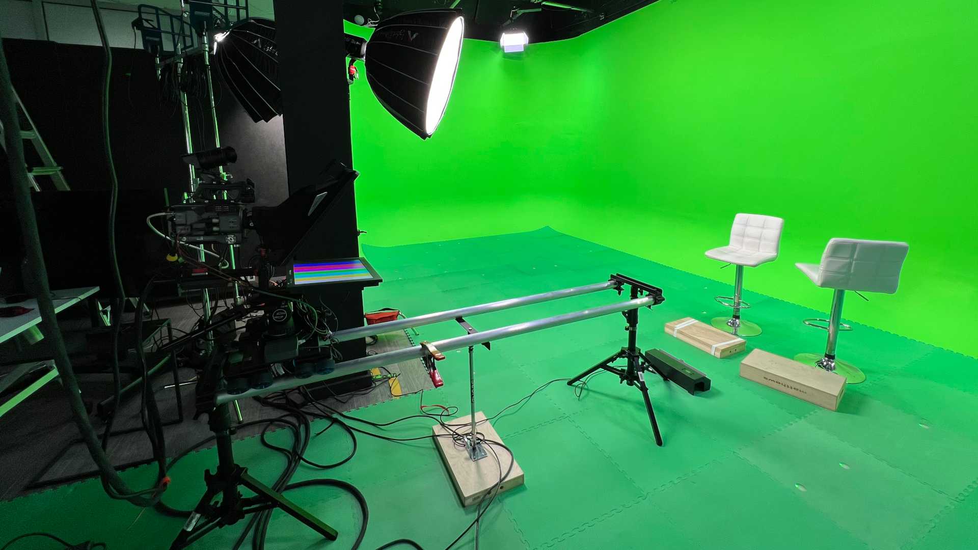 Picture of a green screen stage with an Antilatency tracking floor