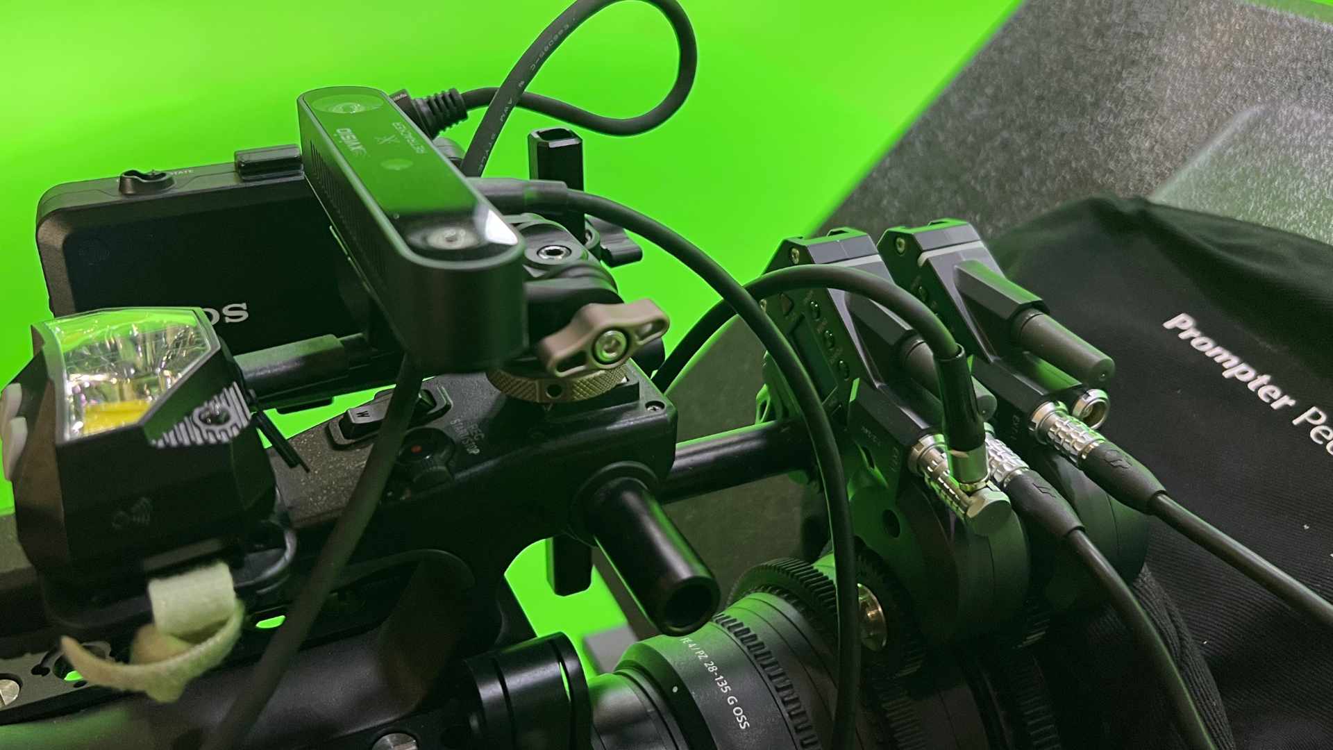 Close-up picture of the RETracker Bliss camera tracker and Tilta Nucleus-M encoders